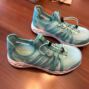 Girls, Columbia sneakers/waters shoe